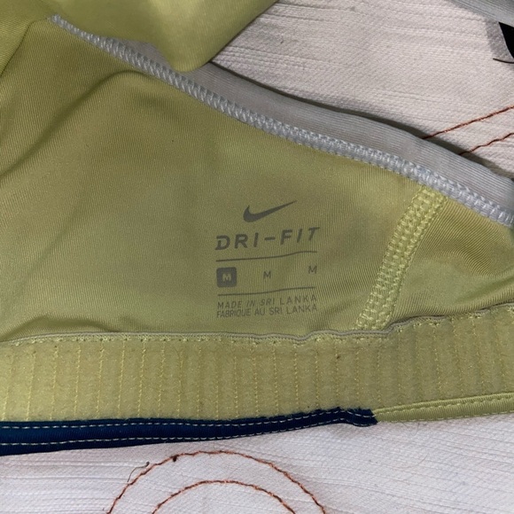 Colorblock Nike Sportsbra - Picture 3 of 3